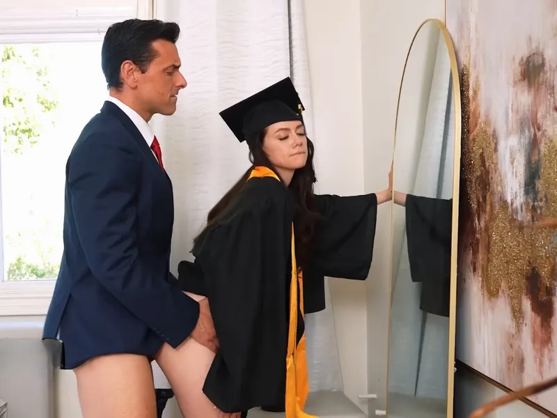 Cha dượng doggy bé gái sữa chua rớt đầy sàn