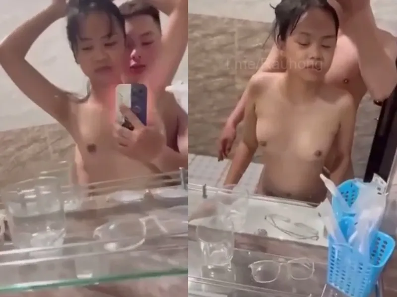 Thon gọn em cùng người yêu nện trước gương quay kỉ niệm